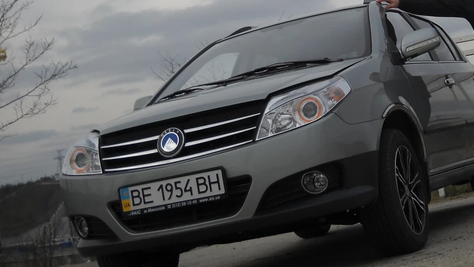 Geely MK Cross CepbiuMbiwb