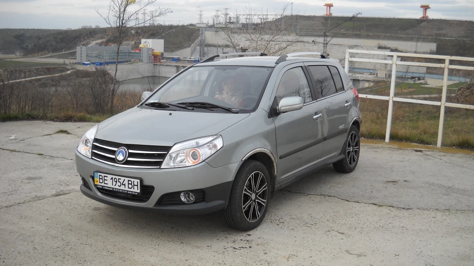 Geely MK Cross CepbiuMbiwb 2