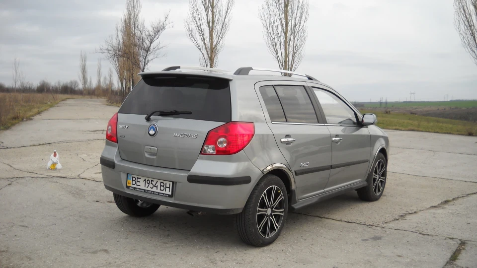 Geely MK Cross CepbiuMbiwb 4