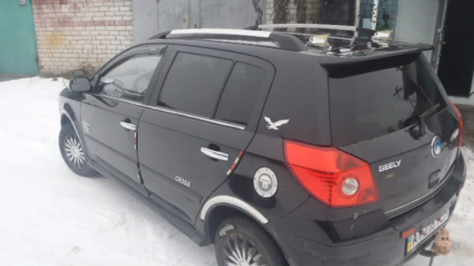 Geely MK Cross Чорний металік 3
