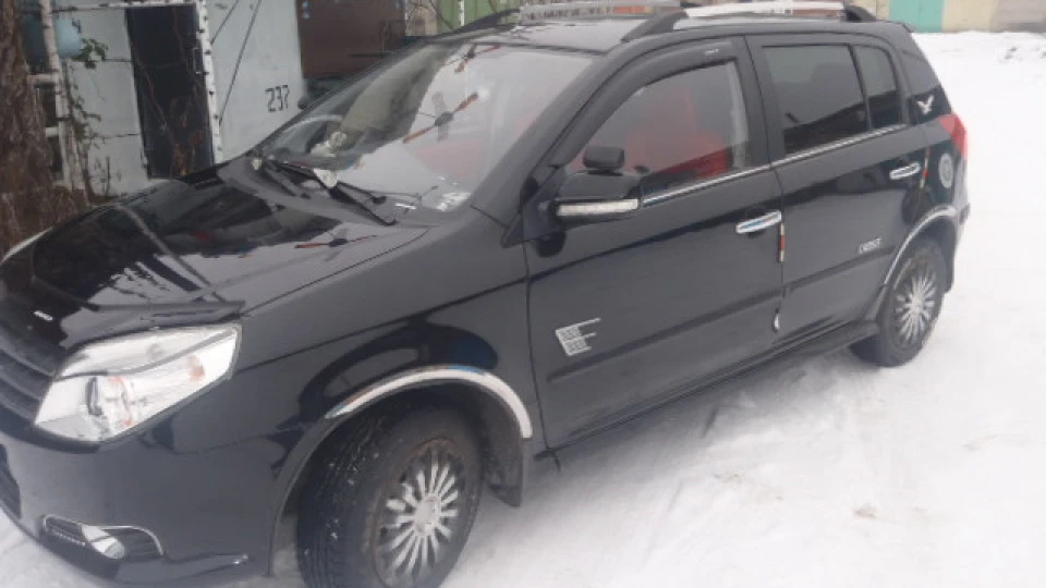 Geely MK Cross Чорний металік 4