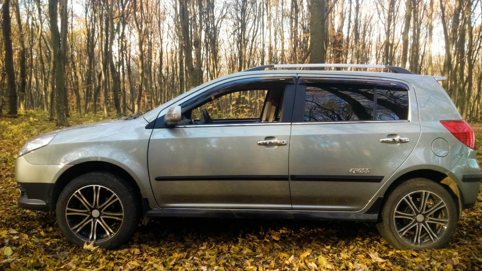 Geely MK Cross CORSAC 3
