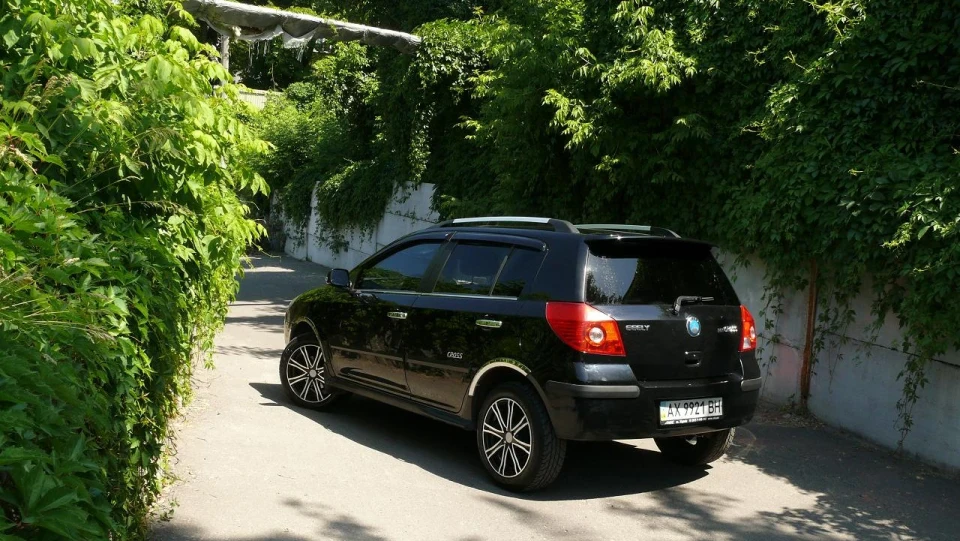 Geely MK Cross Impress