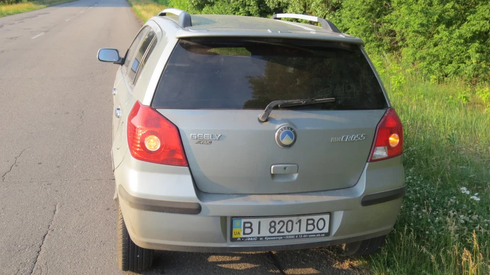 Geely MK Cross Китайський містовий 2