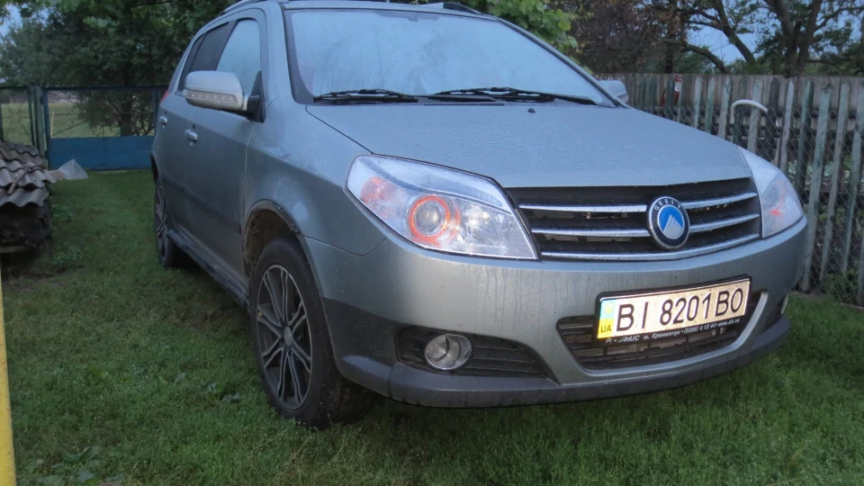 Geely MK Cross Китайський містовий 5