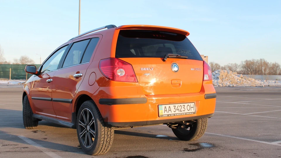 Geely MK Cross Mandarin 3