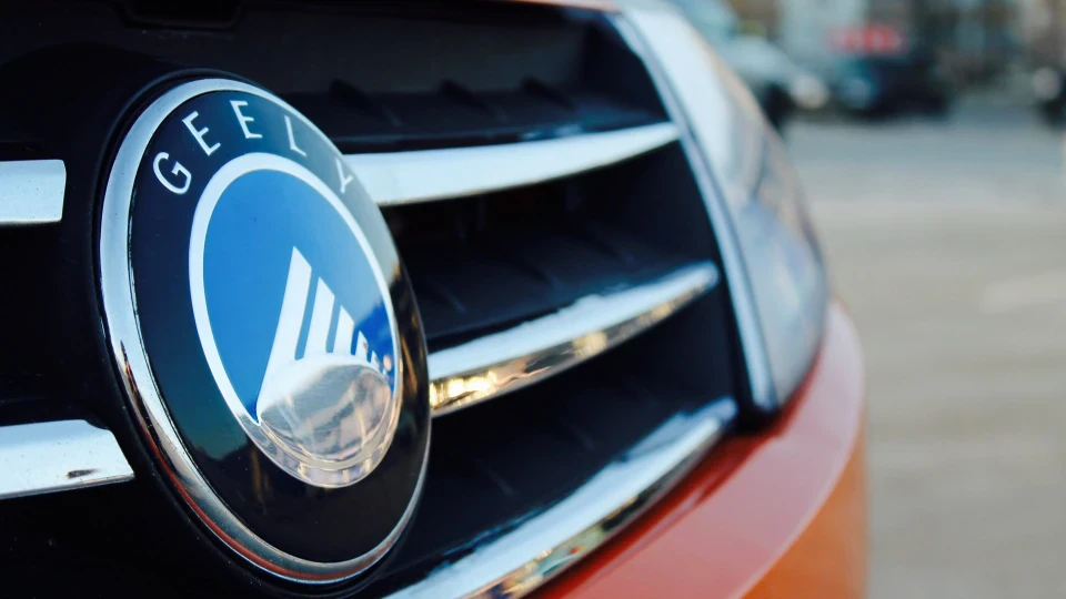 Geely MK Cross Mandarin 4