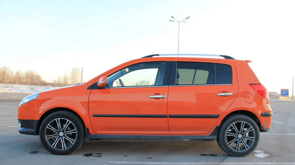 Geely MK Cross Mandarin 5