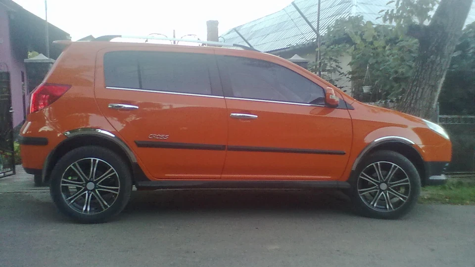 Geely MK Cross Mandarine ツ 3