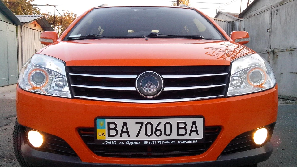 Geely MK Cross "Orange" 2