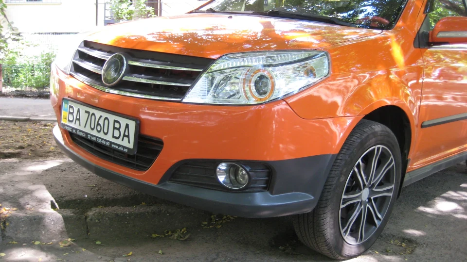 Geely MK Cross "Orange" 3