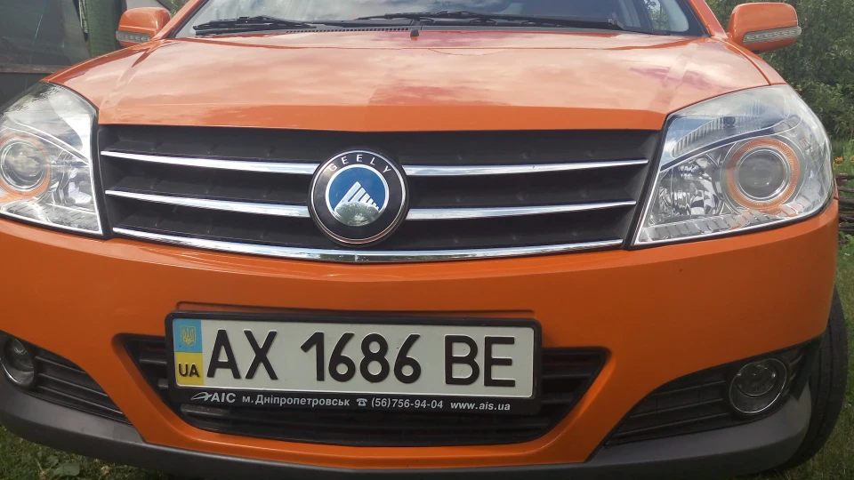 Geely MK Cross Orange 3