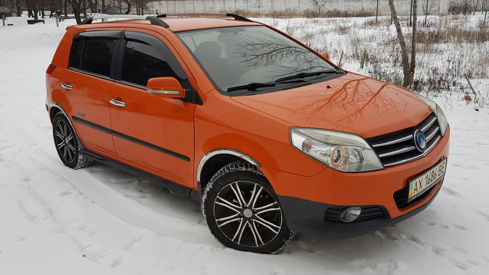 Geely MK Cross Orange 5