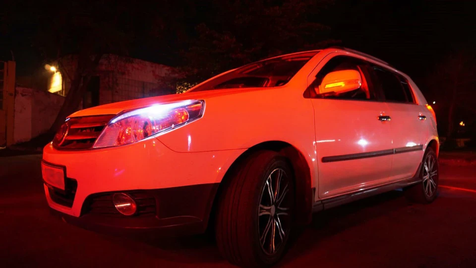 Geely MK Cross жили-жоповоз, підлозі жИп