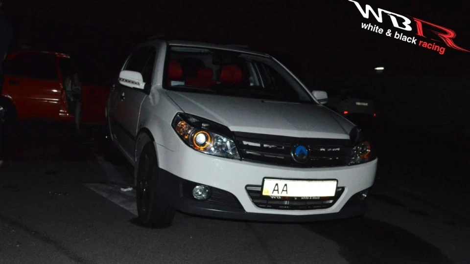 Geely MK Cross жили-жоповоз, підлозі жИп 3
