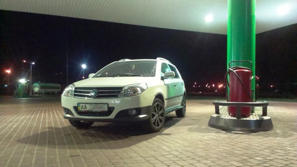 Geely MK Cross жили-жоповоз, підлозі жИп 4