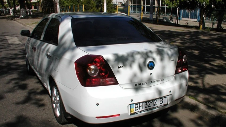 Geely MK біла наречена