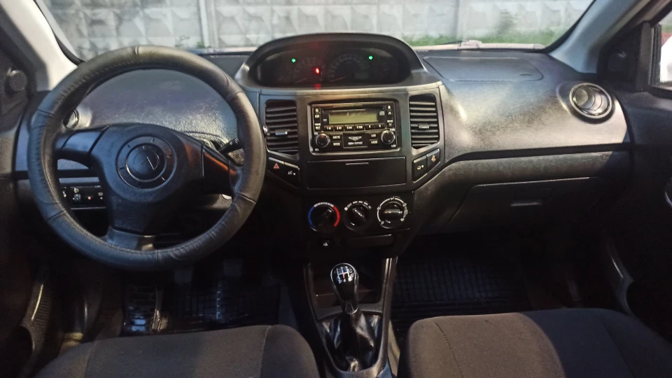 Geely MK Білий 4
