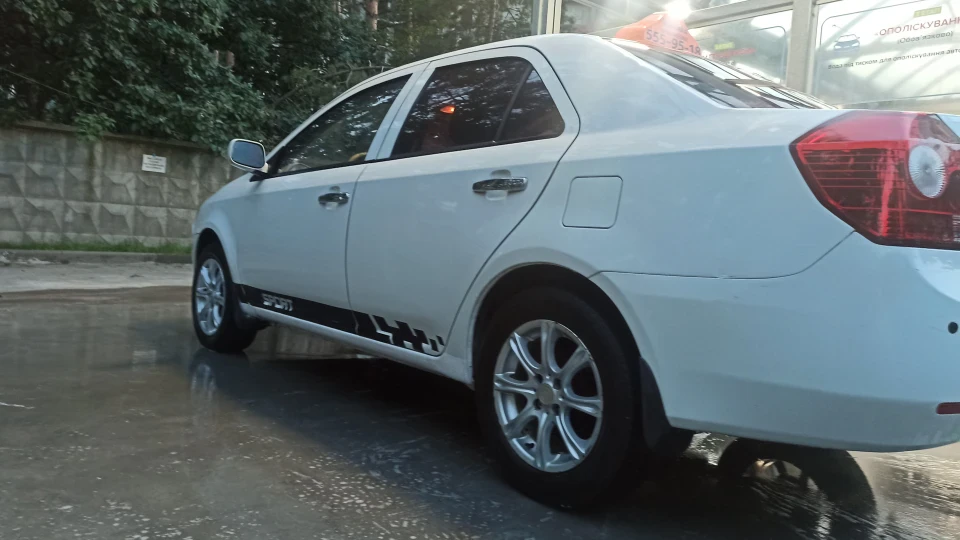 Geely MK Білий 5