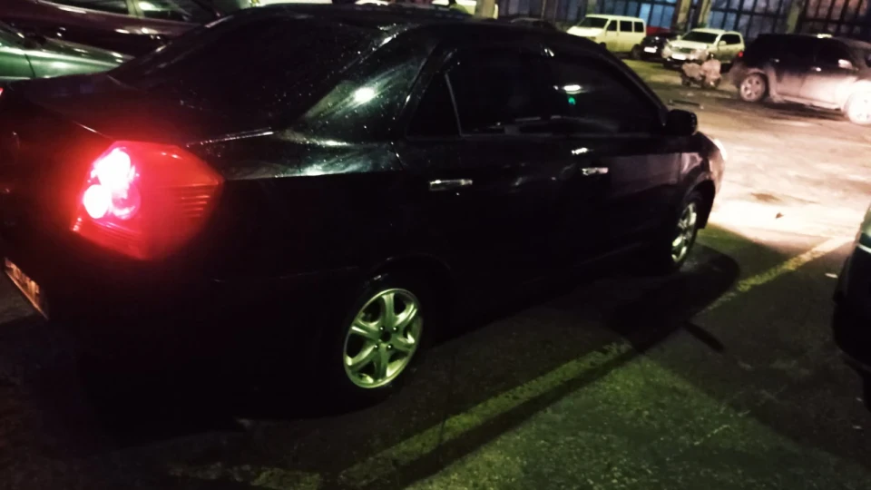 Geely MK Чорна карета