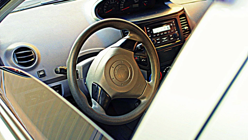 Geely MK сріблястий металік 1.5 2
