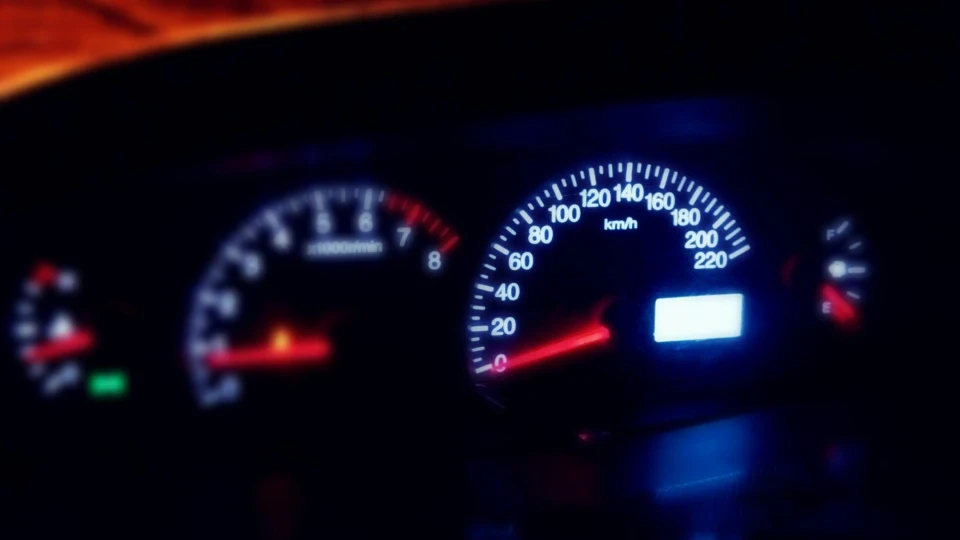 Geely MK сріблястий металік 1.5 3
