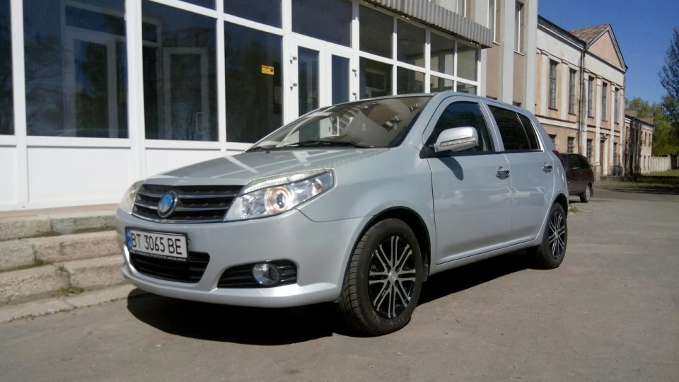 Geely MK хЕтч але не crOss 2