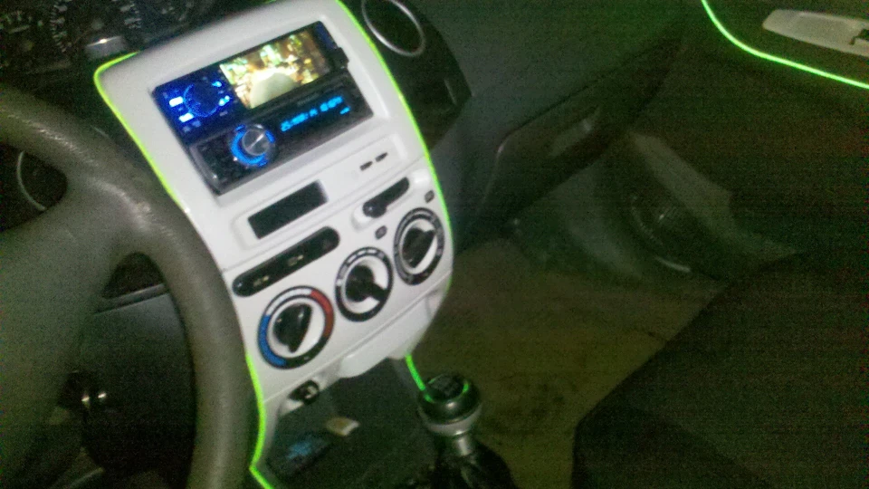 Geely MK перли