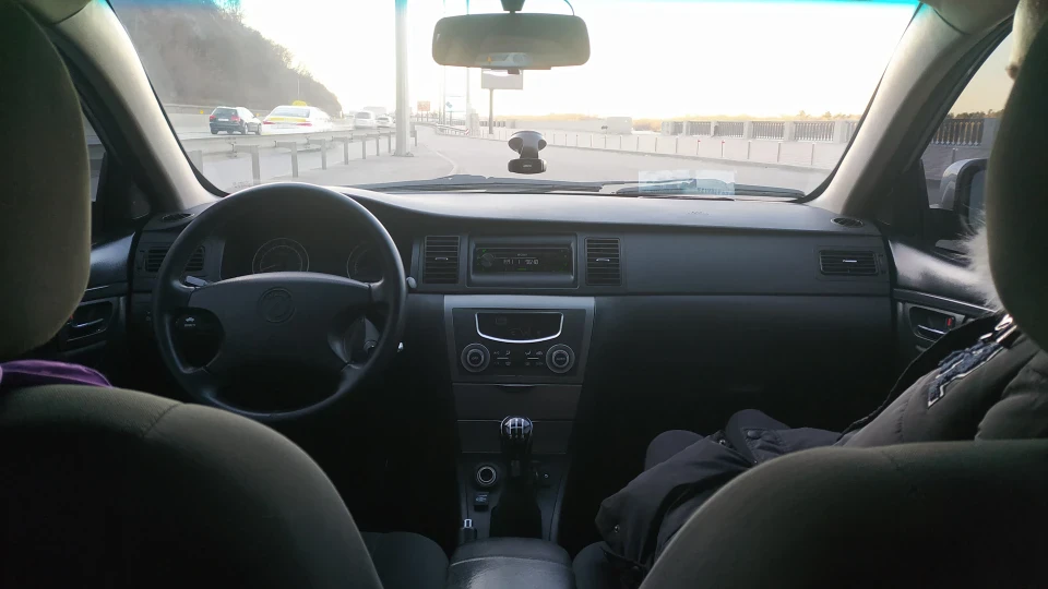 Geely SL Срібний корабель 2