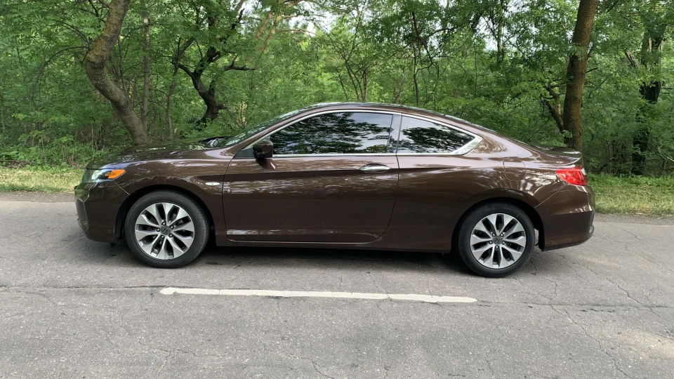 Honda Accord Coupe Bronze butterfly 3