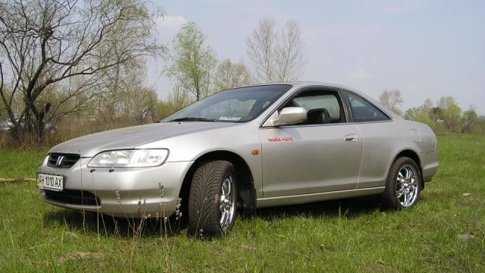 Honda Accord Coupe Red Glitter 3