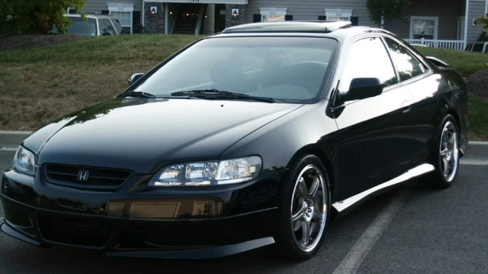 Honda Accord Coupe Темна конячка
