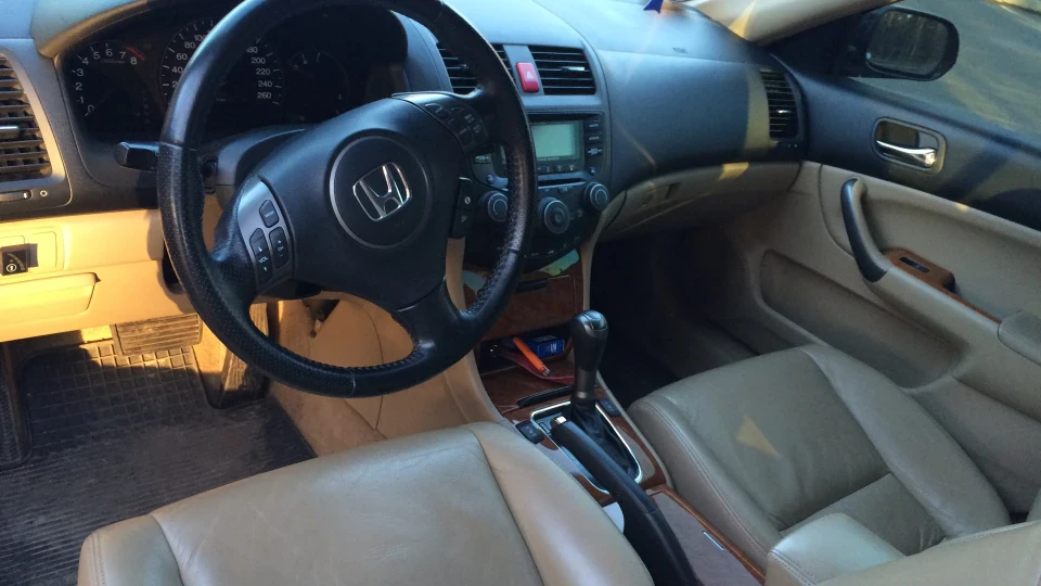 Honda Accord 2.0 AT executive 5