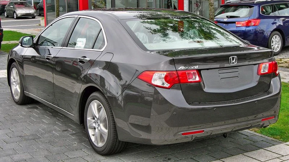 Honda Accord 2.0 EXE 2