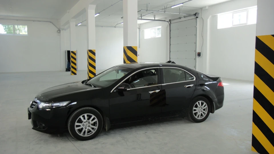 Honda Accord black diamond 4