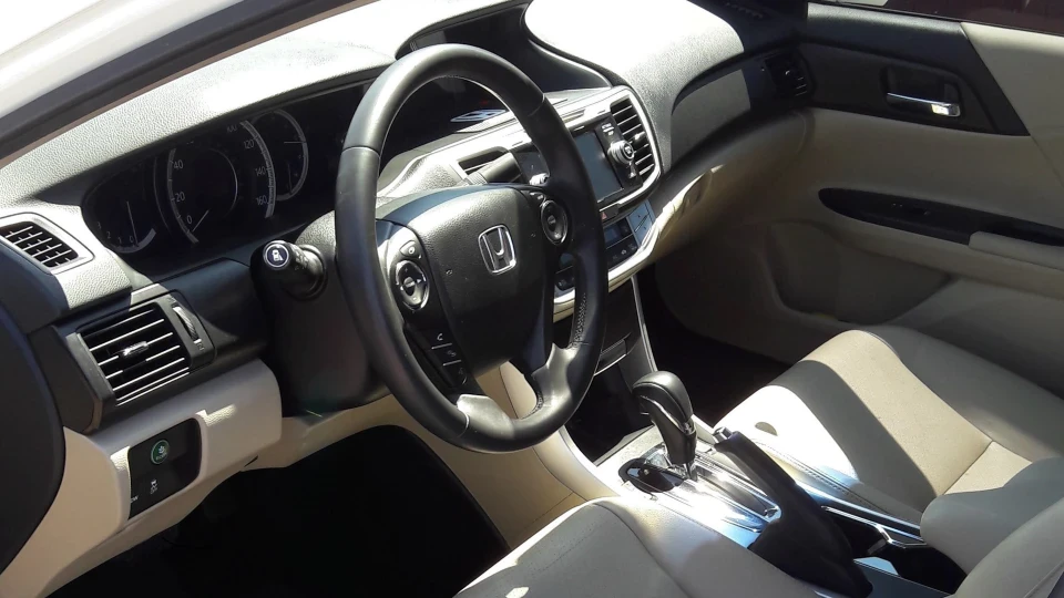 Honda Accord EXL-White 4