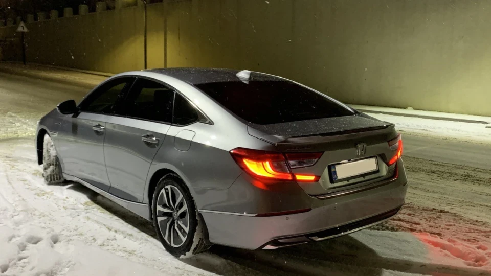 Honda Accord Lunar Silver Hybrid