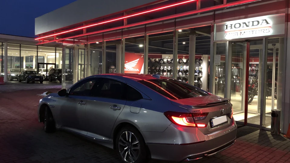 Honda Accord Lunar Silver Hybrid 4