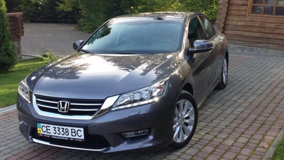 Honda Accord *MODERN STEEL*