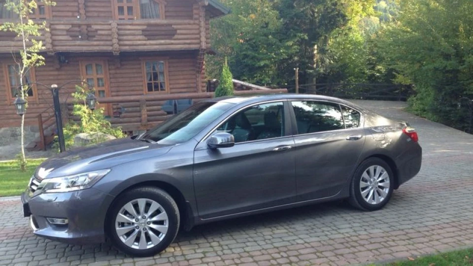 Honda Accord *MODERN STEEL* 3