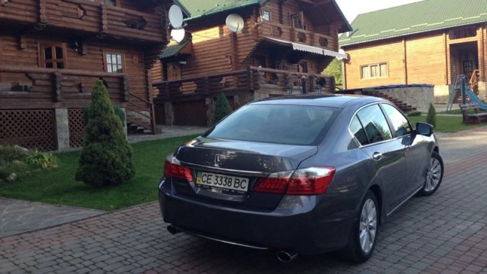 Honda Accord *MODERN STEEL* 4