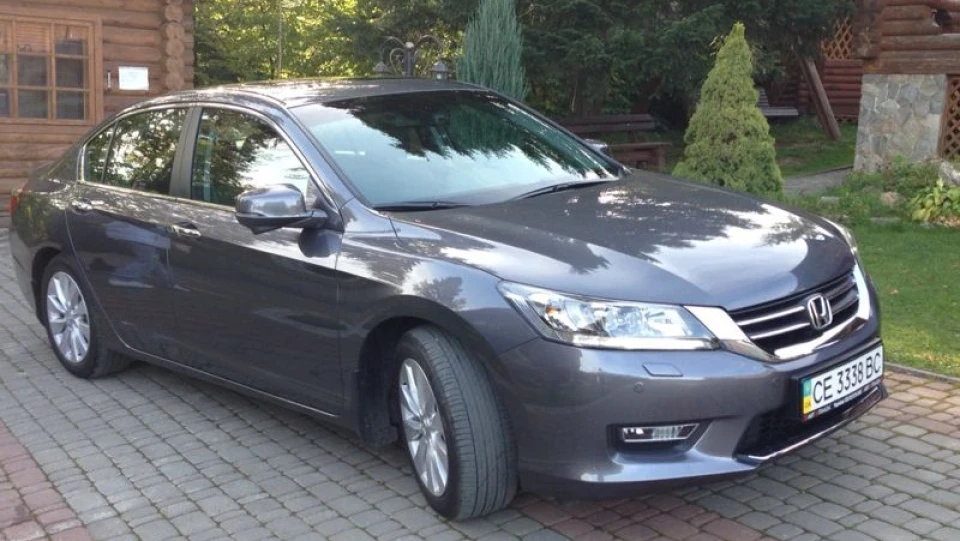 Honda Accord *MODERN STEEL* 5