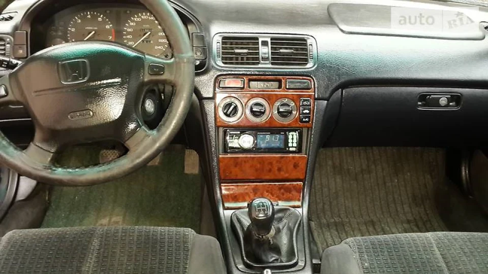Honda Accord Напіввтік 4
