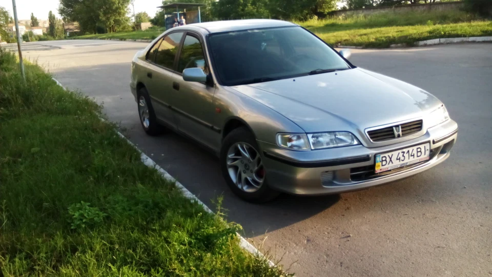 Honda Accord Сірий металік 1.8 3