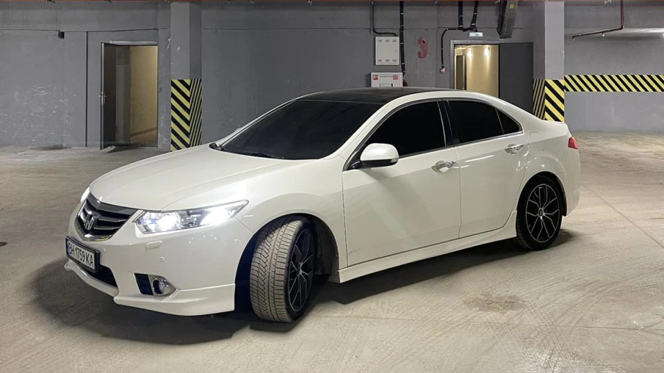 Honda Accord White and Black 2