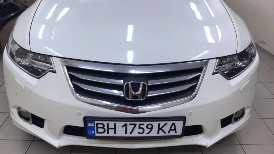 Honda Accord White and Black 3