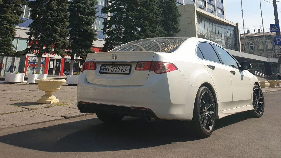 Honda Accord White and Black 4