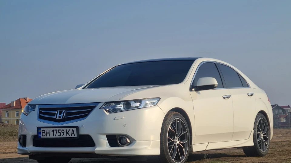 Honda Accord White and Black 5