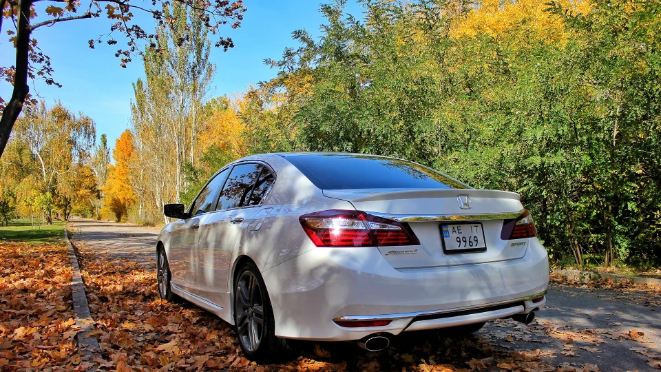 Honda Accord White Sport Restyling 2