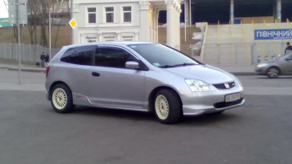 Honda Civic Hatchback 1.4 D14Z6 4